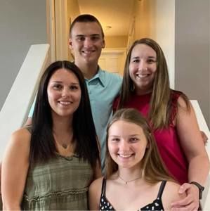 Meet your Posher, Halie